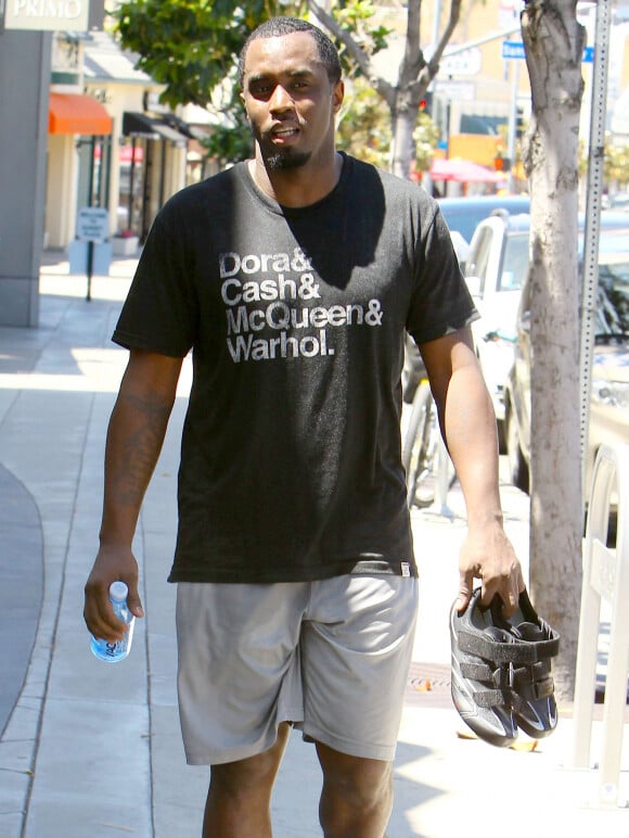 Exclusif - Sean Combs (Puff Daddy) à la sortie de son cours de gym à West Hollywood. Le rappeur américain de 44 ans, vient de recevoir un diplôme honorifique décerné par son ancienne fac. A l'époque, il n'avait pas réussi ses exams. Le 14 mai 2014