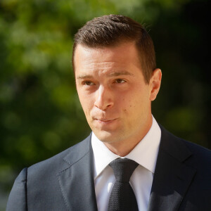 Jordan Bardella arrive à l'Elysée pour un entretien avec le président de la République le 26 août 2024. © Christophe Clovis / Bestimage