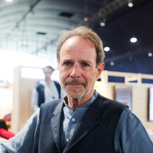 Marc Levy signe son livre au Festival du livre de Paris, au Grand Palais éphémère, le 13 avril 2024. Photo par Thibaud Moritz/ABACAPRESS.COM