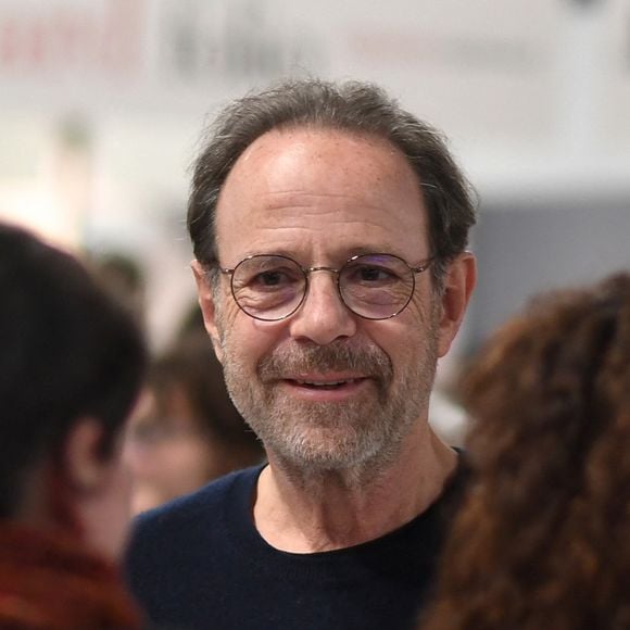 Marc Lévy a 63 ans aujourd'hui.
Marc Levy assiste au "Festival Du Livre De Paris" au Grand Palais Ephemere à Paris, France. Photo par Lionel Urman/ABACAPRESS.COM