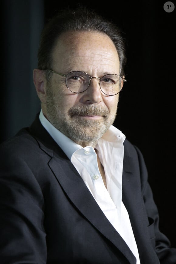 Le romancier est désormais installé dans sa vie, posée à New York...L'écrivain Marc Levy pose lors d'un photocall pour l'émission "Toutes ces choses que nous n'avons jamais dites" au 61ème Festival TV de Monte Carlo à Monaco le 20 juin 2022. Photo par Patrick Aventurier/ABACAPRESS.COM