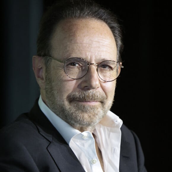 Le romancier est désormais installé dans sa vie, posée à New York...L'écrivain Marc Levy pose lors d'un photocall pour l'émission "Toutes ces choses que nous n'avons jamais dites" au 61ème Festival TV de Monte Carlo à Monaco le 20 juin 2022. Photo par Patrick Aventurier/ABACAPRESS.COM