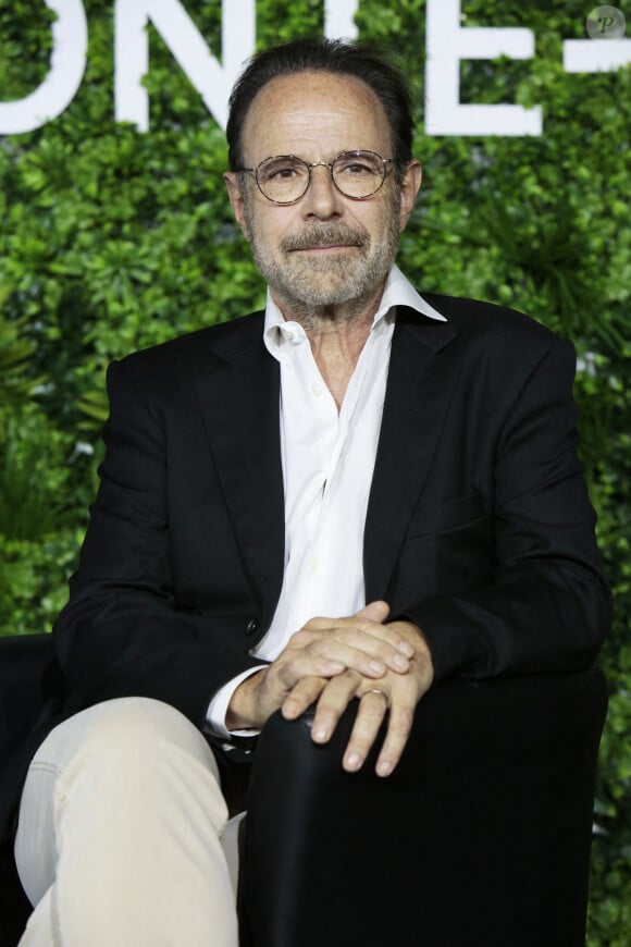 L'écrivain Marc Levy pose lors d'un photocall pour l'émission "Toutes ces choses que nous n'avons jamais dites" au 61ème Festival TV de Monte Carlo à Monaco le 20 juin 2022. Photo par Patrick Aventurier/ABACAPRESS.COM