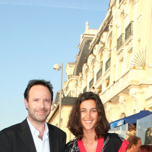 Marc Levy et Pauline Leveque arrivent à la cérémonie de clôture du 20ème Festival du Film des Journées Romantiques de Cabourg, à Cabourg, France, le 10 juin 2006. Photo par Denis Guignebourg/ABACAPRESS.COM