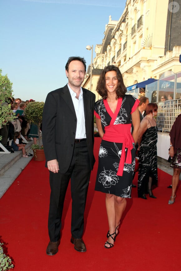 Marc Levy et Pauline Leveque arrivent à la cérémonie de clôture du 20ème Festival du Film des Journées Romantiques de Cabourg, à Cabourg, France, le 10 juin 2006. Photo par Denis Guignebourg/ABACAPRESS.COM