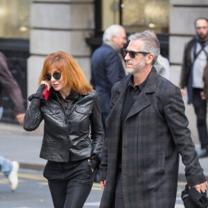 Mylène Farmer et son petit ami Benoit Di Sabatino assistent aux funérailles de l'acteur français Jean Rochefort, à Paris, France, le 13 octobre 2017. Photo par Nasser Berzane/ABACAPRESS.COM