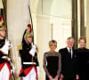 Il s'agissait d'un dîner à l'occasion de la visite du roi Philippe et la reine Mathilde de Belgique
Brigitte Macron, le roi Philippe et la reine Mathilde de Belgique, le président Emmanuel Macron arrivant au dîner d'état au palais de l'Elysée à Paris en l'honneur de la visite du roi et de la reine de Belgique en France le 14 octobre 2024. © Dominique Jacovides / Bestimage 