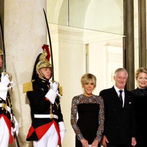 Il s'agissait d'un dîner à l'occasion de la visite du roi Philippe et la reine Mathilde de Belgique
Brigitte Macron, le roi Philippe et la reine Mathilde de Belgique, le président Emmanuel Macron arrivant au dîner d'état au palais de l'Elysée à Paris en l'honneur de la visite du roi et de la reine de Belgique en France le 14 octobre 2024. © Dominique Jacovides / Bestimage 