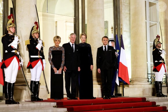 Il s'agissait d'un dîner à l'occasion de la visite du roi Philippe et la reine Mathilde de Belgique
Brigitte Macron, le roi Philippe et la reine Mathilde de Belgique, le président Emmanuel Macron arrivant au dîner d'état au palais de l'Elysée à Paris en l'honneur de la visite du roi et de la reine de Belgique en France le 14 octobre 2024. © Dominique Jacovides / Bestimage 