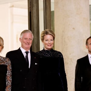 Brigitte Macron, le roi Philippe et la reine Mathilde de Belgique, le président Emmanuel Macron arrivant au dîner d'état au palais de l'Elysée à Paris en l'honneur de la visite du roi et de la reine de Belgique en France le 14 octobre 2024. © Dominique Jacovides / Bestimage 