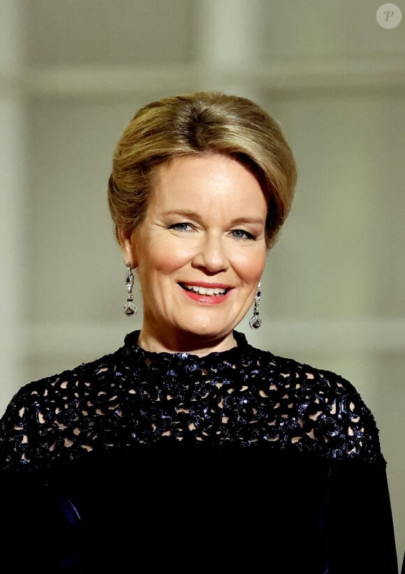 La reine Mathilde de Belgique arrivant au dîner d'état au palais de l'Elysée à Paris en l'honneur de la visite du roi et de la reine de Belgique en France le 14 octobre 2024. © Dominique Jacovides / Bestimage 