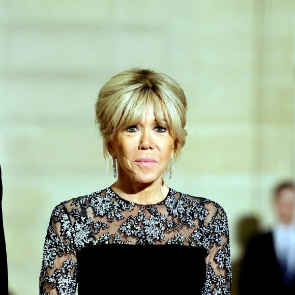 Brigitte Macron arrivant au dîner d'état au palais de l'Elysée à Paris en l'honneur de la visite du roi et de la reine de Belgique en France le 14 octobre 2024. © Dominique Jacovides / Bestimage 