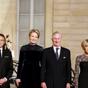 Le président Emmanuel Macron, le reine Mathilde et le roi Philippe de Belgique, Brigitte Macron arrivant au dîner d'état au palais de l'Elysée à Paris en l'honneur de la visite du roi et de la reine de Belgique en France le 14 octobre 2024. © Dominique Jacovides / Bestimage 