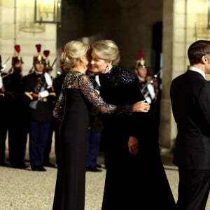 Le président Emmanuel Macron et sa femme Brigitte Macron, le roi Philippe et la reine Mathilde de Belgique arrivant au dîner d'état au palais de l'Elysée à Paris en l'honneur de la visite du roi et de la reine de Belgique en France le 14 octobre 2024. © Dominique Jacovides / Bestimage 