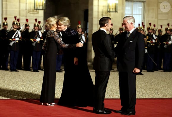 Le président Emmanuel Macron et sa femme Brigitte Macron, le roi Philippe et la reine Mathilde de Belgique arrivant au dîner d'état au palais de l'Elysée à Paris en l'honneur de la visite du roi et de la reine de Belgique en France le 14 octobre 2024. © Dominique Jacovides / Bestimage 