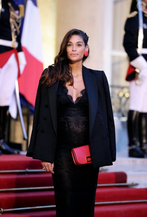 Elle était intivée à l'Elysée et était sublime
Tatiana Silva (enceinte, ancienne miss Belgique) arrivant au dîner d'état au palais de l'Elysée à Paris en l'honneur de la visite du roi et de la reine de Belgique en France le 14 octobre 2024. © Dominique Jacovides / Bestimage 