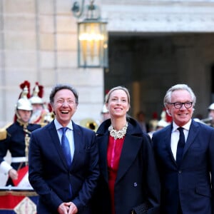 Stéphane Bern, Adelaïde de Clermont-Tonnerre et le designer Edouard Vermeulen arrivant au dîner d'état au palais de l'Elysée à Paris en l'honneur de la visite du roi et de la reine de Belgique en France le 14 octobre 2024. © Dominique Jacovides / Bestimage 