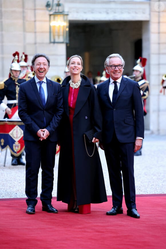 Stéphane Bern, Adelaïde de Clermont-Tonnerre et le designer Edouard Vermeulen arrivant au dîner d'état au palais de l'Elysée à Paris en l'honneur de la visite du roi et de la reine de Belgique en France le 14 octobre 2024. © Dominique Jacovides / Bestimage 