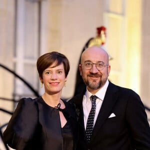 Charles Michel (président du conseil européen) et sa femme Amilie Derbaudrenghien arrivant au dîner d'état au palais de l'Elysée à Paris en l'honneur de la visite du roi et de la reine de Belgique en France le 14 octobre 2024. © Dominique Jacovides / Bestimage  Celebs Arrivals at the state dinner at the Elysée Palace in Paris in honour of the visit of the King and Queen of Belgium to France on october 14th 2024 