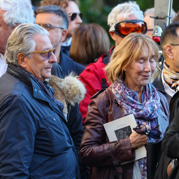 Christian Clavier, Marie-Anne Chazel, Ramatoulaye Diop, la compagne du défunt - Sortie des Obsèques de Michel Blanc en l'église Saint-Eustache à Paris, le 10 octobre 2024. © Moreau / Jacovides / Bestimage 