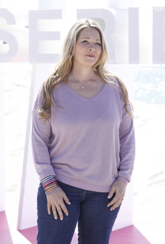 Mais dans la vie privée, et partuclièrement avec ses enfants, l'actrice se révèle très stricte
Helene Rolles (Les mystères de l'Amour) lors du photocall de 'CanneSeries ' Saison 6 au Palais des Festivals de Cannes le 15 avril 2023.