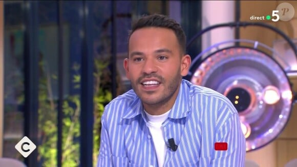 Parallèlement à "C à vous", Mohamed Bouhafsi a décroché la présentation d'une émission avec Anne-Elisabeth Lemoine sur France 2
Mohamed Bouhafsi sur le plateau de "C à vous"