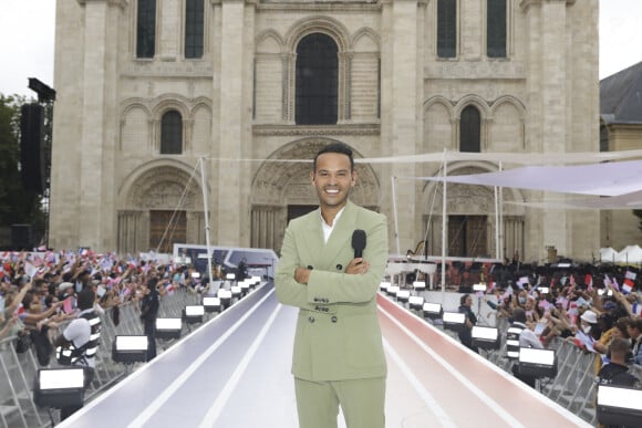 Mohamed Bouhafsi lors du dernier relais de La Flamme Olympiques avant la cérémonie d'ouverture des Jeux Olympiques (JO) de Paris 2024 à Saint-Denis, Seine Saint-Denis, France, le 26 juillet 2024. © Melloul-Tribeca/Bestimage 