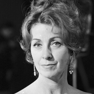 Pendant la guerre
Archives - En France, à Paris, portrait de Danielle DARRIEUX en costume d'époque, sur le plateau de l'émission "Douce France". Le 6 novembre 1964 © Gérard Letellier via Bestimage