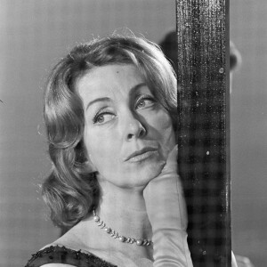 Archives - En France, à Paris, portrait de Danielle DARRIEUX en costume d'époque, sur le plateau de l'émission "Douce France". Le 6 novembre 1964 © Gérard Letellier via Bestimage