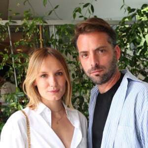 Avec son mari Oscar
Exclusif - Ana Girardot et son mari Oscar Louveau - Célébrités aux Internationaux de France de Tennis de Roland Garros 2023 - Jour 13 à Paris