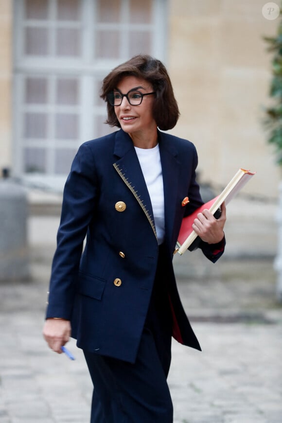 N'hésitant pas à défier ses interlocuteurs de faire "tourner les serviettes" lorsque l'orchestre de la Garde républicaine s'est mis à chanter "L'envie", tube phare de Johnny Hallyday !
Rachida Dati, ministre de la Culture arrivant à l'hôtel Matignon pour une première réunion après la constitution du gouvernement de M.Barnier. Paris le 23 septembre 2024 © Christophe Clovis / Bestimage 