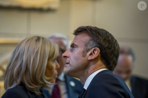 Emmanuel Macron et Brigitte Macron - Déplacement du président de république, Emmanuel Macron à l'occasion de la 41ème édition des journées européennes du patrimoine à Chartres, visite des ateliers de la Maison Lorin maitre verrier Déplacement du président de république, Emmanuel Macron à l'occasion de la 41ème édition des journées européennes du patrimoine à Chartres, visite des ateliers de la Maison Lorin maitre verrier - Chartres le 20 septembre 2024. © Arnaud Hebert / Pool / Bestimage 