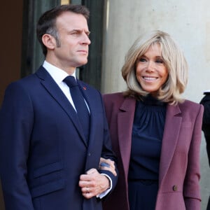 Le président de la République Emmanuel Macron et la première dame Brigitte Macron accueillent le roi Philippe et la reine Mathilde de Belgique à l'Elysée, le 14 octobre 2024, à l'occasion de leur visite officielle en France, du 14 au 16 octobre 2024. © Dominique Jacovides / Bestimage 