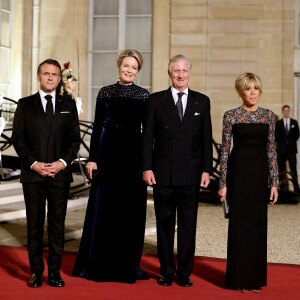 Le président Emmanuel Macron, le reine Mathilde et le roi Philippe de Belgique, Brigitte Macron arrivant au dîner d'état au palais de l'Elysée à Paris en l'honneur de la visite du roi et de la reine de Belgique en France le 14 octobre 2024. © Dominique Jacovides / Bestimage 