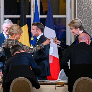 Le président Emmanuel Macron, Brigitte Macron, le roi Philippe et la reine Mathilde de Belgique lors du dîner d'état au palais de l'Elysée à Paris en l'honneur du couple royal de Belgique, en visite d'état à Paris le 14 octobre 2024. © Frédéric Andrieu / Bestimage 