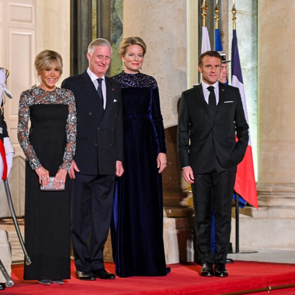 Après une cérémonie d'accueil qui s'est déroulée à l'Arc de Triomphe en d'Emmanuel Macron et de sa femme Brigitte, leurs Majestés ont suivi le couple présidentiel, qui a organisé dans la soirée, un somptueux dîner en leur honneur, au Palais de l'Elysée.
Le président Emmanuel Macron, Brigitte Macron, Le roi Philippe de Belgique, La reine Mathilde de Belgique lors du dîner d'état au palais de l'Elysée à Paris en l'honneur du couple royal de Belgique, en visite d'état à Paris le 14 octobre 2024. © Frédéric Andrieu / Bestimage 