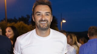 Cyril Lignac mène la vie de rêve avec Déborah à St-Tropez, il dévoile son nouveau bébé situé au coeur du village