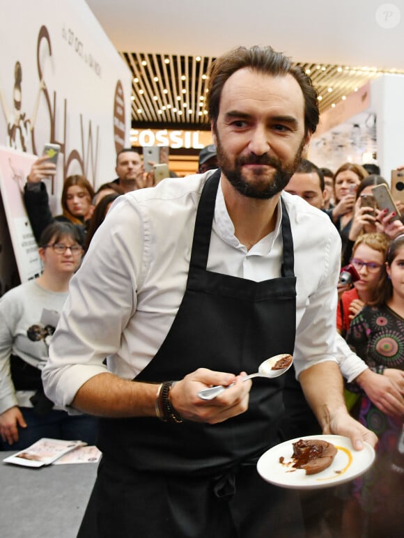 Lui qui est à retrouver ce soir sur "M6" dans "Le Meilleur Patissier"
Cyril Lignac est l'invité "Star" de ShowColat le 2 novembre 2018. © Bruno Bebert/Bestimage