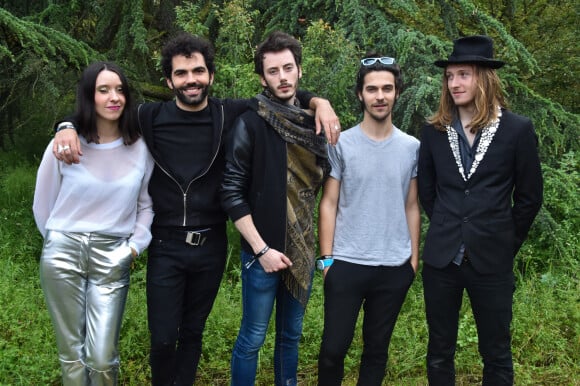 Le Groupe Minuit (G-D: Simone Ringer, Joseph Delmas, Tanguy Truhe, Clément Aubert et Raoul Chichin)) avec les enfants de Catherine Ringer et Fred Chichin: Simone et Raoul au Festival dans une clairiere du bois de Vincennes "We Love Green" à Paris le 4 Juin 2016. © Lionel Urman/bestimage