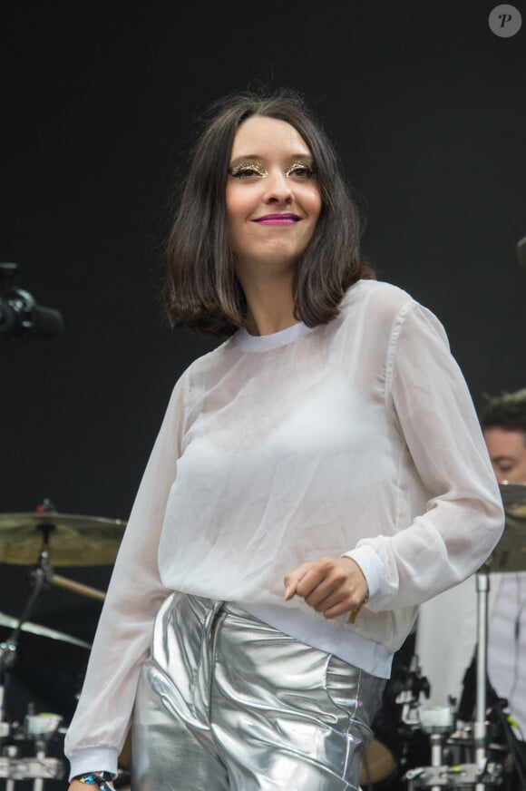 Elle s'était confiée au cours de l'été dans les colonnes de "Vogue"
Concert du groupe Minuit avec les enfants de Catherine Ringer et Fred Chichin, Simone et Raoul (Simone Ringer, Joseph Delmas, Raoul Chichin, Tanguy Truhe, Clément Aubert) lors du festival "We Love Green" dans une clairière du bois de Vincennes le 4 Juin 2016. © Lionel Urman / Bestimage