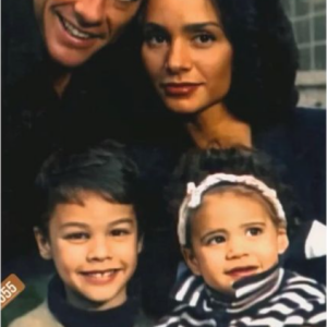 Gladys Portugues avec Jean-Claude Van Damme et leurs enfants, Instagram.