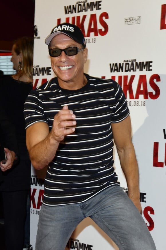 Jean-Claude Van Damme fait le show lors de l'avant-première du film "Lukas" à Paris le 20 août 2018 