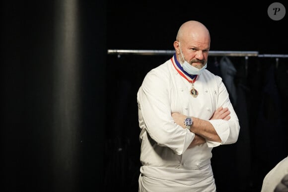 Le chef Philippe Etchebest est le président d'honneur d'Exp'Hotel 2021 à Bordeaux. Sur la photo, le célèbre chef Philippe Etchebest lors du concours culinaire dont il est le jury, le 29 novembre 2021, à Bordeaux, France. Photo par Thibaud Moritz/ABACAPRESS.COM