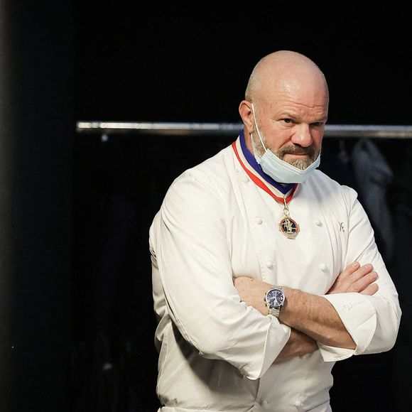 Le chef Philippe Etchebest est le président d'honneur d'Exp'Hotel 2021 à Bordeaux. Sur la photo, le célèbre chef Philippe Etchebest lors du concours culinaire dont il est le jury, le 29 novembre 2021, à Bordeaux, France. Photo par Thibaud Moritz/ABACAPRESS.COM