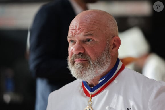 Ce vendredi 18 octobre, le chef venait en aide à Alexis, un restaurateur en difficulté...
Le chef Philippe Etchebest est le président d'honneur d'Exp'Hotel 2021 à Bordeaux. Sur la photo, le célèbre chef Philippe Etchebest lors du concours culinaire dont il est le jury, le 29 novembre 2021, à Bordeaux, France. Photo par Thibaud Moritz/ABACAPRESS.COM