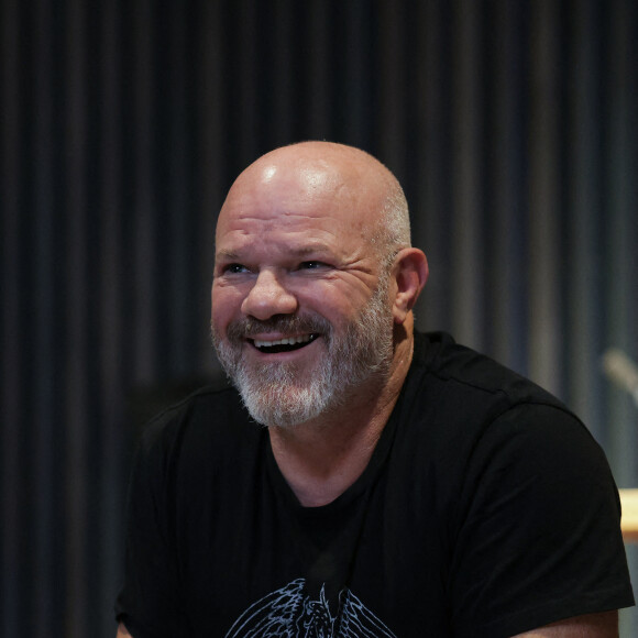 EXCLUSIF- Le célèbre chef français Philippe Etchebest signe son livre "Cuisinez bien accompagné avec ma méthode Mentor" en avant-première à la librairie Mollat le 09 octobre 2021 à Bordeaux. Photo par Thibaud Moritz/ ABACAPRESS.COM