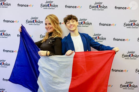 Repéré en 2022 dans l'émission The Voice Kids, il pourrait ainsi décrocher le quatrième trophée français après les victoires de Valentina en 2020, puis de Lissandro en 2022 et Zoé Clauzure en 2023.
Exclusif - Alexandra Redde-Amiel et Titouan - Conférence de presse de Titouan, jeune chanteur de 14 ans, Quimpérois, qui représentera la France avec son titre ''Comme ci, comme ça'' lors de la prochaine édition du concours de l'Eurovision Junior 2024 qui se déroulera à Madrid en Espagne, le 16 novembre prochain, en direct su France 2. Prise de vue à Quimper, France, le 16 octobre 2024. © Laetitia Notarianni/Bestimage