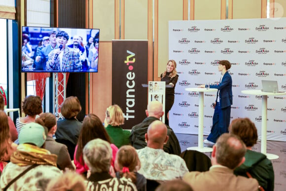 Exclusif - Alexandra Redde-Amiel et Titouan - Conférence de presse de Titouan, jeune chanteur de 14 ans, Quimpérois, qui représentera la France avec son titre ''Comme ci, comme ça'' lors de la prochaine édition du concours de l'Eurovision Junior 2024 qui se déroulera à Madrid en Espagne, le 16 novembre prochain, en direct su France 2. Prise de vue à Quimper, France, le 16 octobre 2024. © Laetitia Notarianni/Bestimage