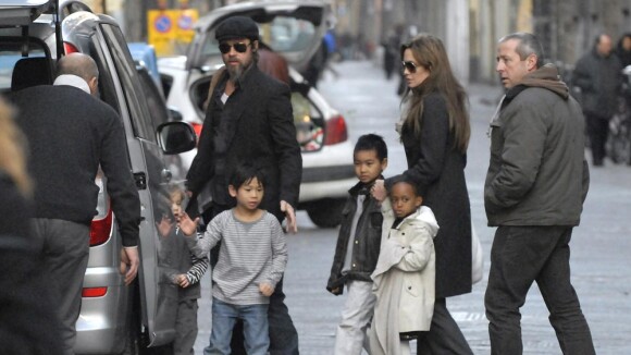 Brad Pitt et Angelina Jolie : Ils jouent encore les touristes avec leurs adorables enfants !