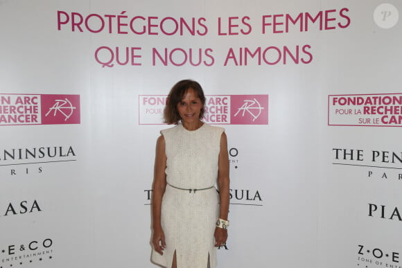 La comédienne avait 68 ans
Exclusif - Christine Boisson - Gala de la fondation ARC au profit de la recherche contre le cancer du sein à l'hôtel Peninsula à Paris le 9 octobre 2014. A l'occasion d'Octobre Rose, mois international de mobilisation pour le dépistage du cancer du sein, a eu lieu la soirée caritative "PROTEGEONS LES FEMMES QUE NOUS AIMONS" de la Fondation Arc à l'hôtel Peninsula dont la façade était illuminée de rose, et ce pour tout le mois d'octobre. La vente aux enchères animée par Mademoiselle Agnès et présidée par Maître Frédéric Chambre, Vice Président de Piasa, a permis de récolter des fonds qui permettront de financer l'essai clinique M.O.S.T. (My Own Specific Treatment).